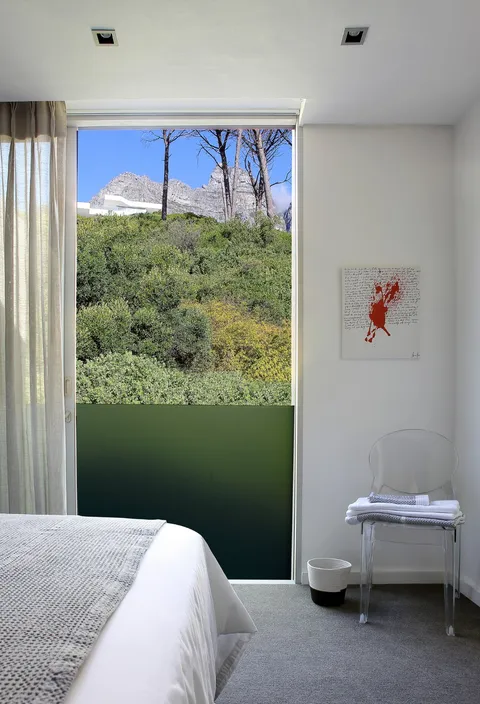 4 bedroom apartment to rent in Camps Bay, photo 13