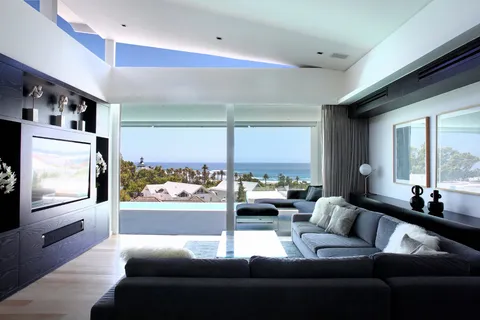 4 bedroom apartment to rent in Camps Bay, photo 5