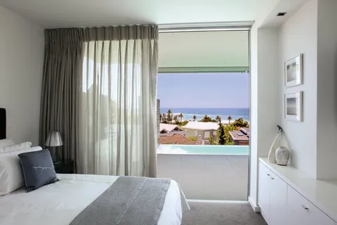 4 bedroom apartment to rent in Camps Bay, photo 11