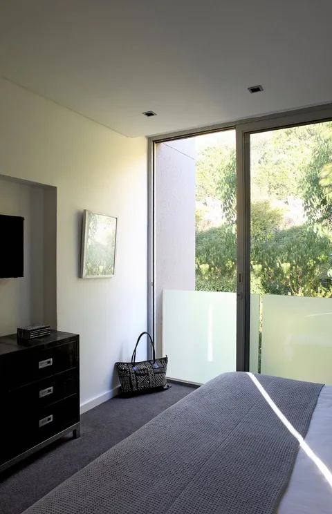 4 bedroom apartment to rent in Camps Bay, photo 15